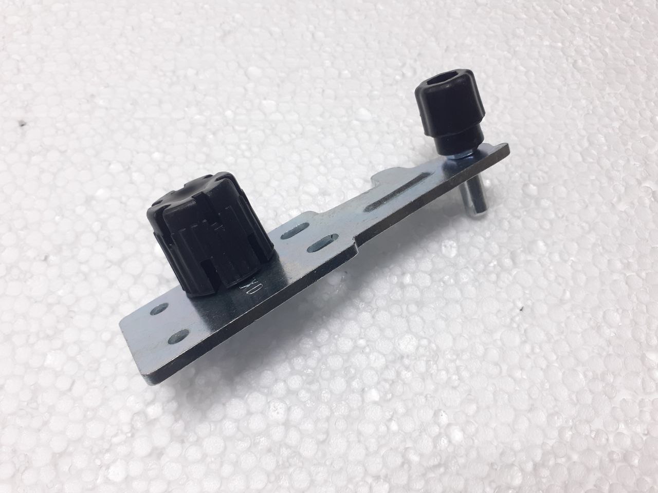 картинка Нижний шарнир холодильника в Сервисном центре «Близнецов»